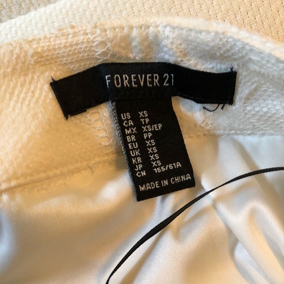 White lace skirt - Picture 2 of 2